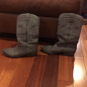 Grey cowboy boots